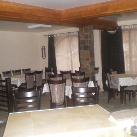 Family Hotel Balkana Apriltsi  Exterior photo