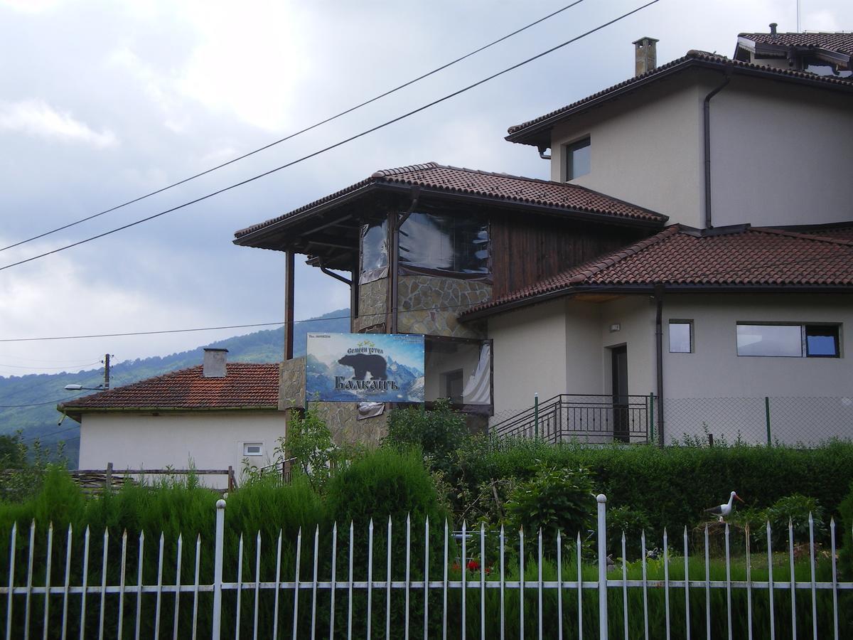 Family Hotel Balkana Apriltsi  Exterior photo