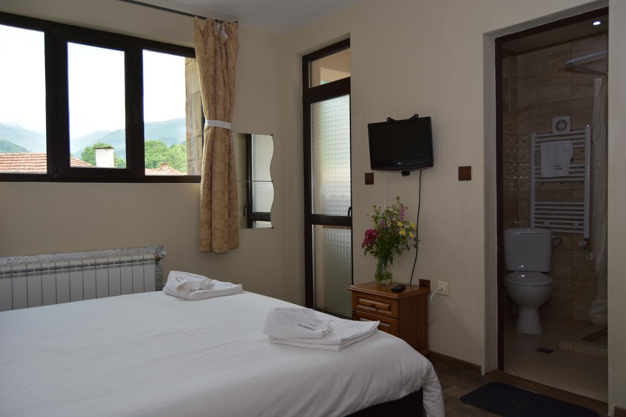 Family Hotel Balkana Apriltsi  Exterior photo