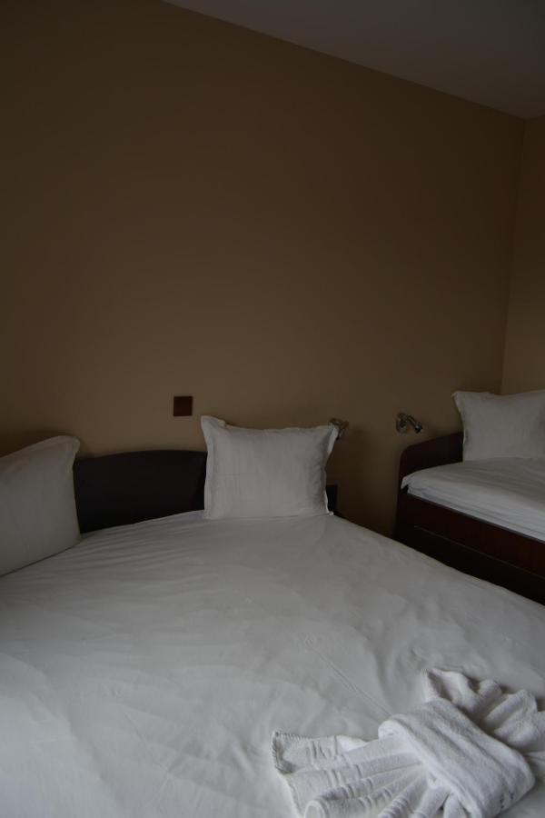 Family Hotel Balkana Apriltsi  Exterior photo